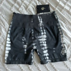 NWT Darc Sport Wolf Gray Serpent Seamless Everson Training Shorts